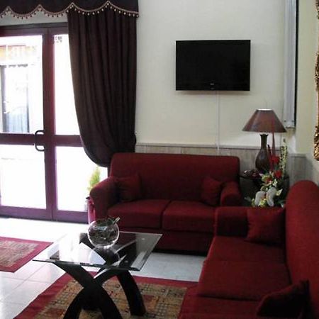 Hotel New Baby Caserta Bagian luar foto