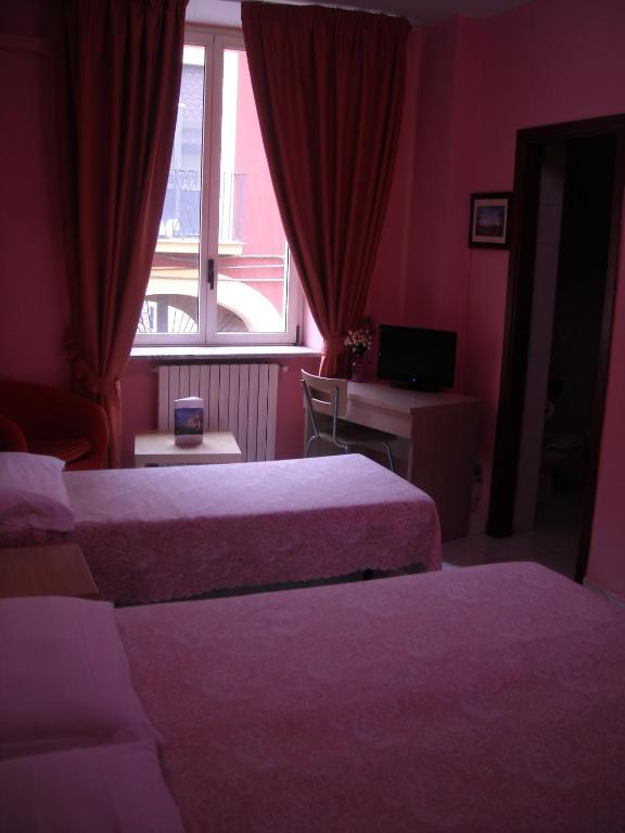 Hotel New Baby Caserta Ruang foto