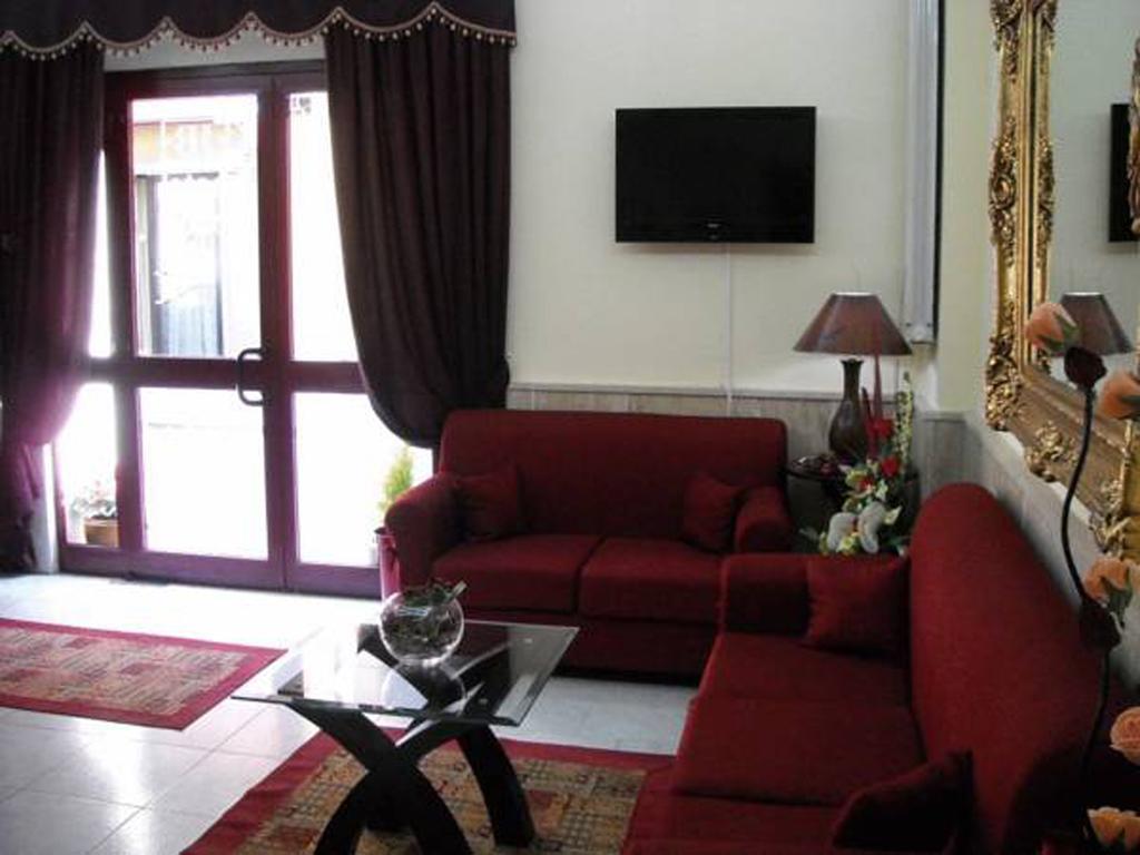 Hotel New Baby Caserta Bagian luar foto