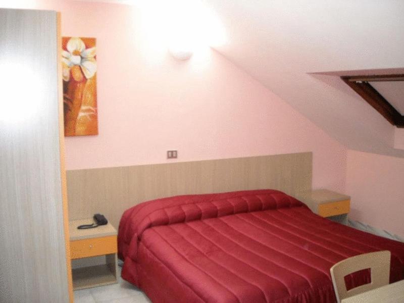 Hotel New Baby Caserta Bagian luar foto