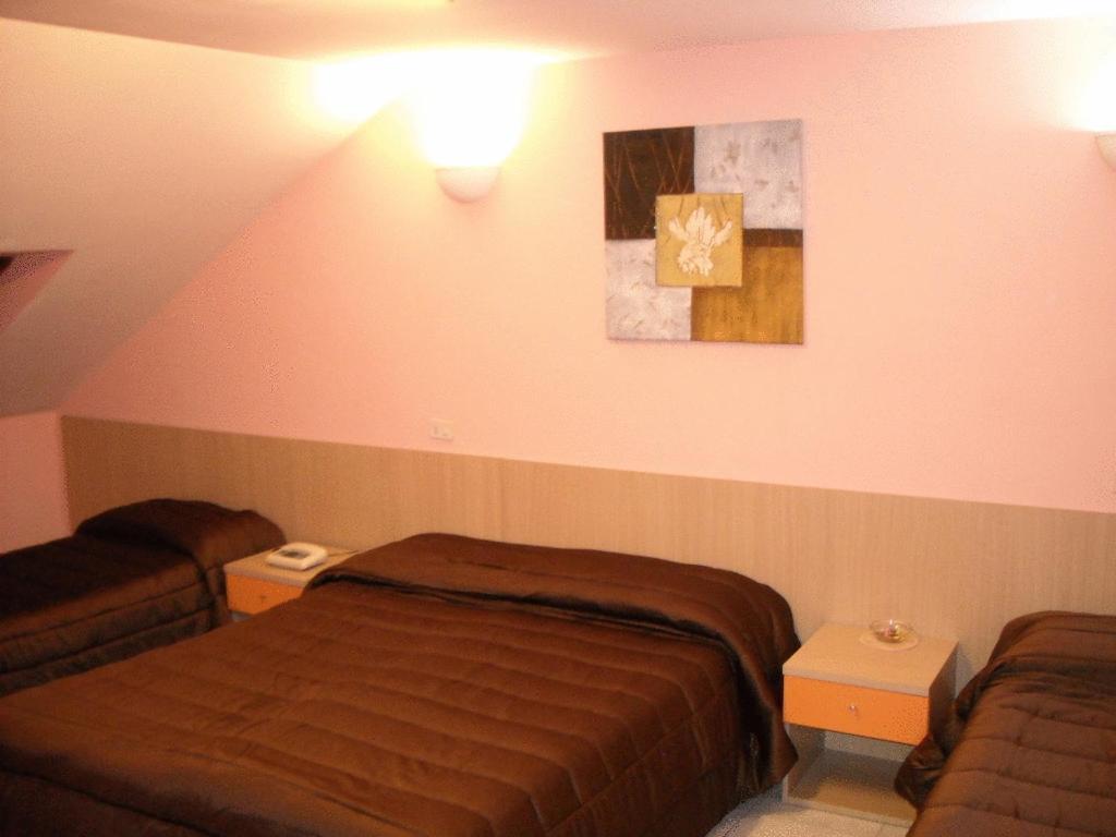 Hotel New Baby Caserta Bagian luar foto